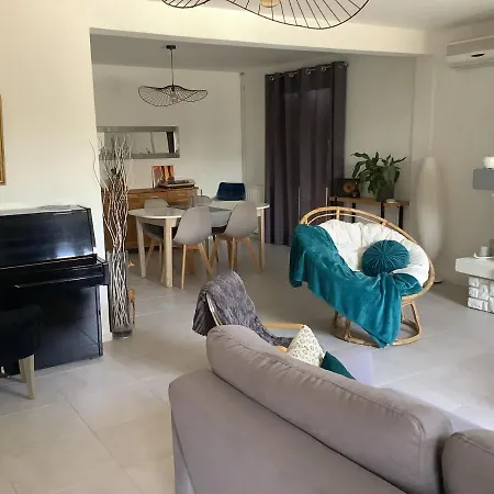 Сasa de vacaciones Maison Avec Jardin Proche Avignon 2 *